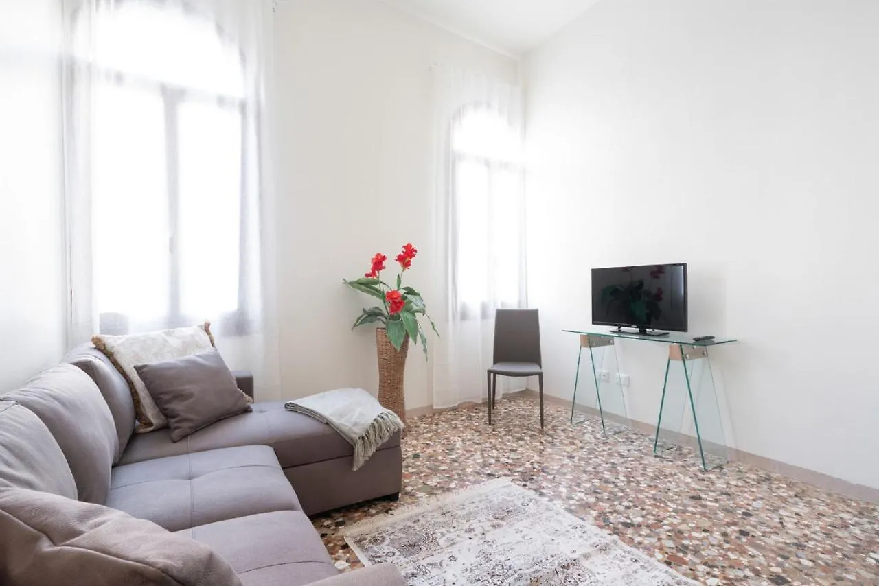 Accademia Charm Apartments By Wonderful Italy Venice