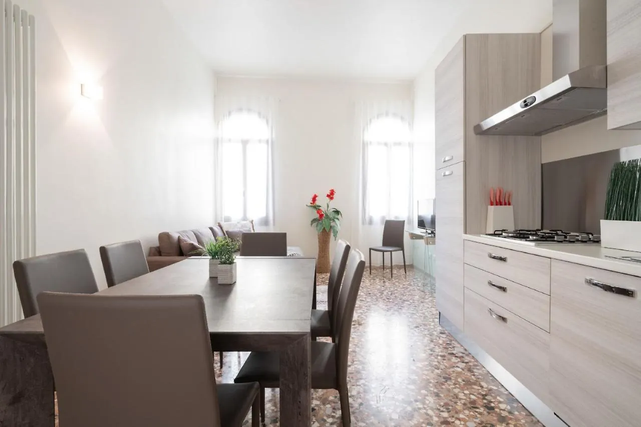 Accademia Charm Apartments By Wonderful Italy Benátky
