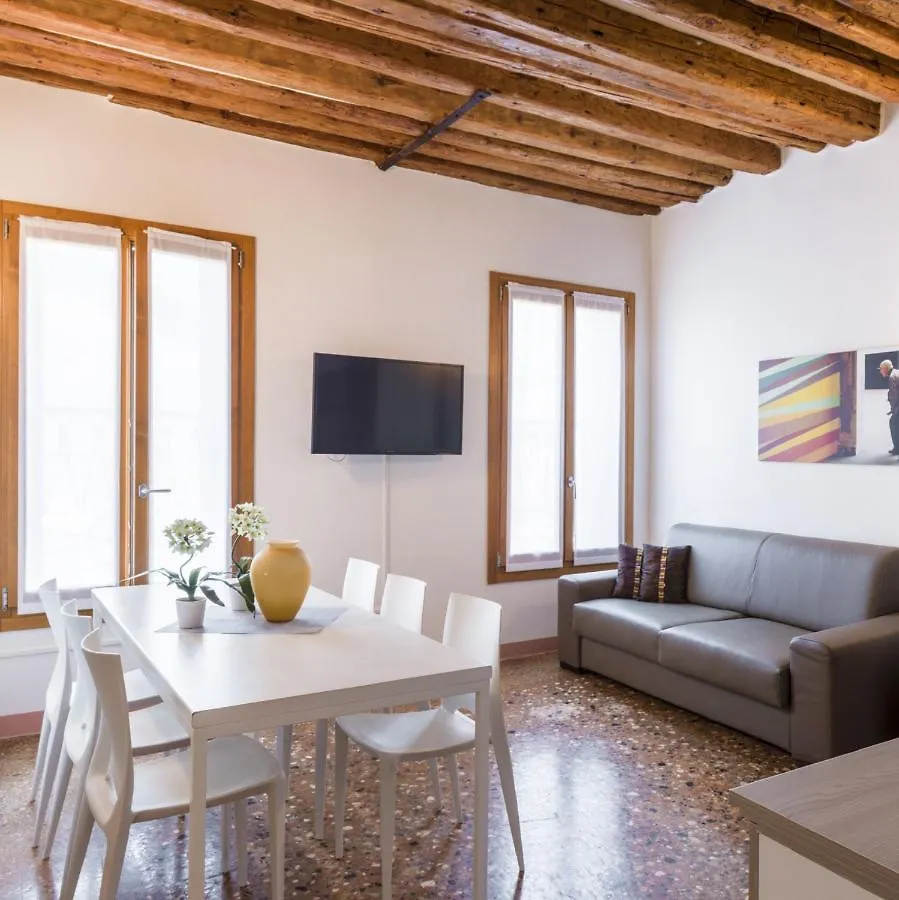 Accademia Charm Apartments By Wonderful Italy Benátky