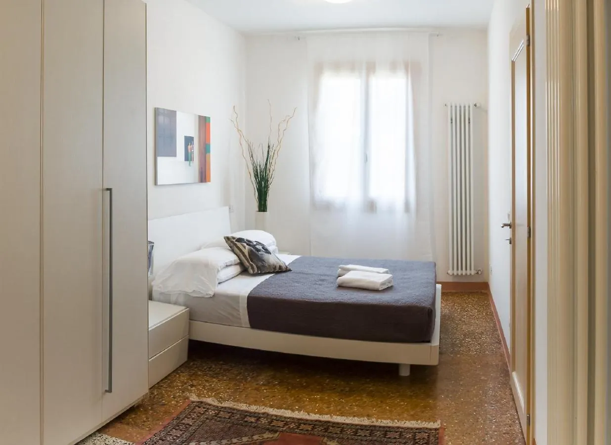 Accademia Charm Apartments By Wonderful Italy Benátky